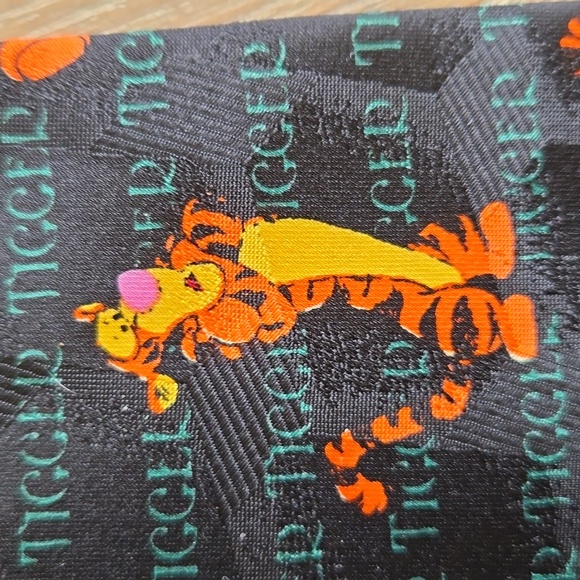 Tigger (bounce!!! bounce!!!) Necktie - Picture 4 of 8